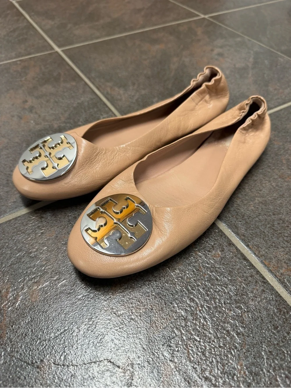 Tory Burch Almond Flour Nude Leather Claire Ballet Flat Logo Slip On Shoes 6